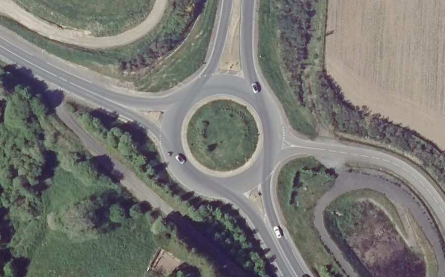 Vue aérienne du Rond-point anonyme n°442209582