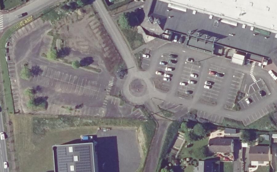 Vue aérienne du Rond-point anonyme n°442323320