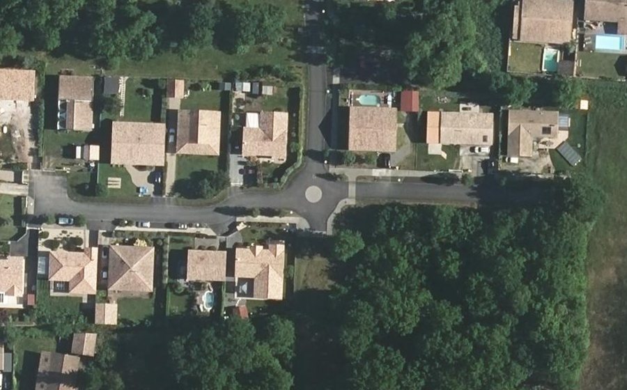 Vue aérienne du Rond-point anonyme n°442727753