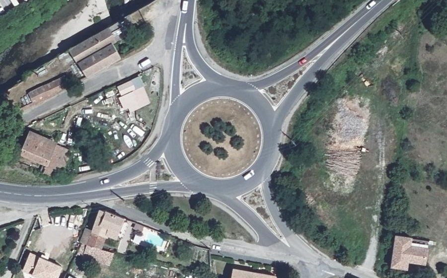 Vue aérienne du Rond-point anonyme n°44289209