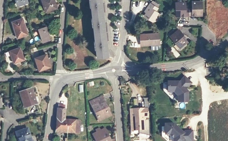 Vue aérienne du Rond-point anonyme n°443064982