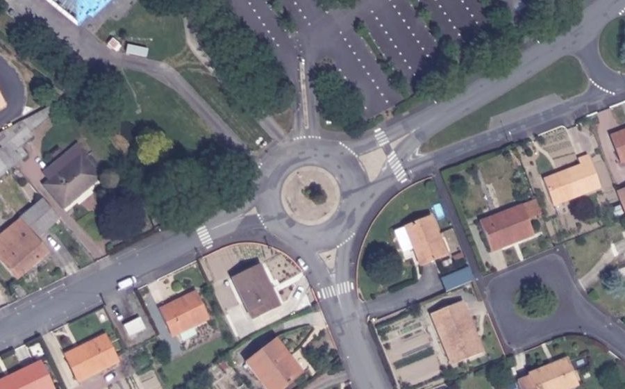 Vue aérienne du Rond-point anonyme n°44306976