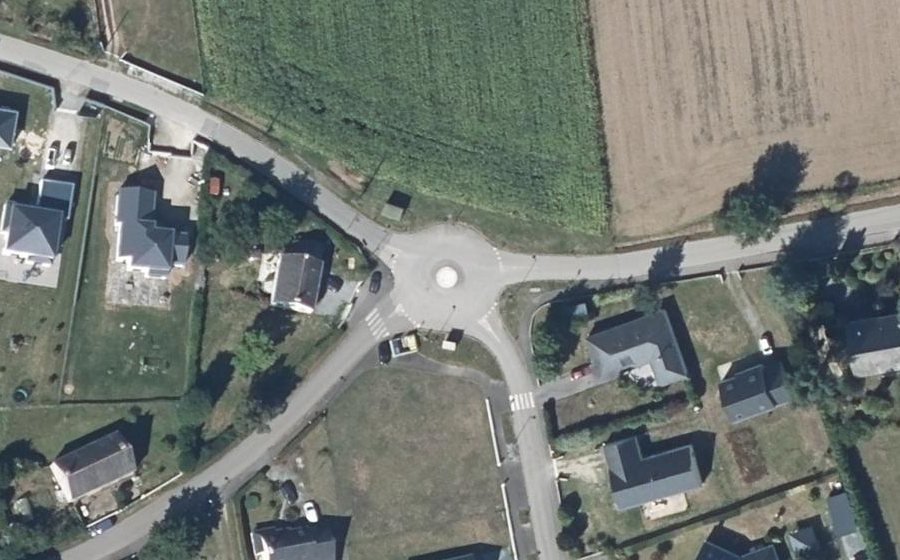 Vue aérienne du Rond-point anonyme n°443112633