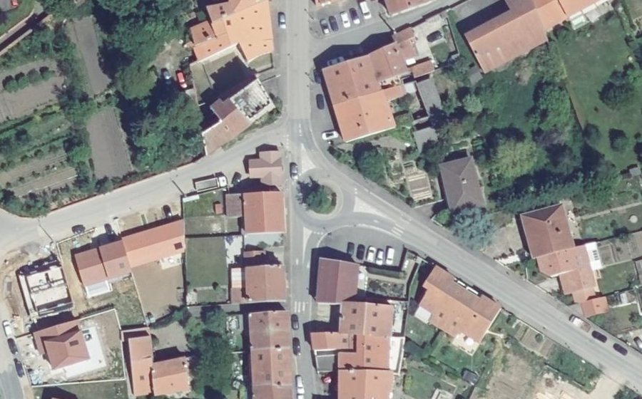 Vue aérienne du Rond-point anonyme n°443259009