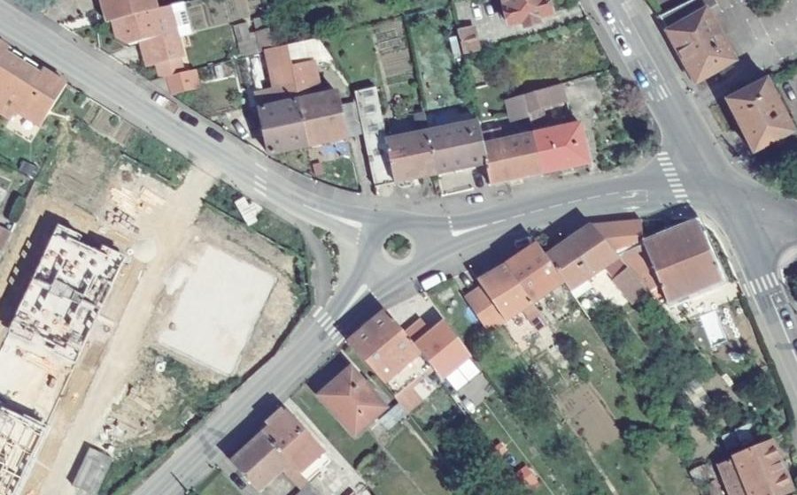 Vue aérienne du Rond-point anonyme n°443259011