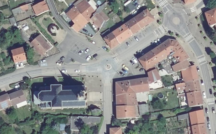 Vue aérienne du Rond-point anonyme n°443259012