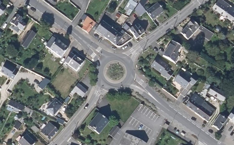 Vue aérienne du Rond-point anonyme n°44331866
