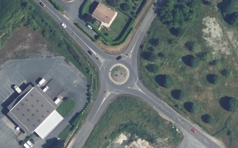 Vue aérienne du Rond-point anonyme n°44372186