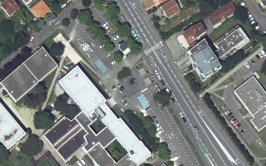 Vue aérienne du Rond-point anonyme n°443781165