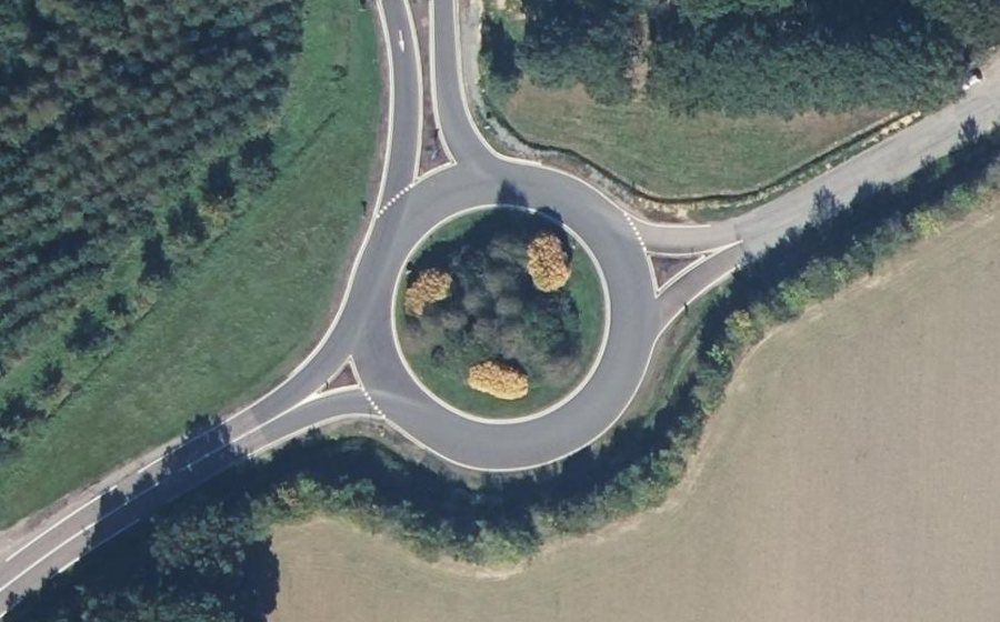 Vue aérienne du Rond-point anonyme n°4438724