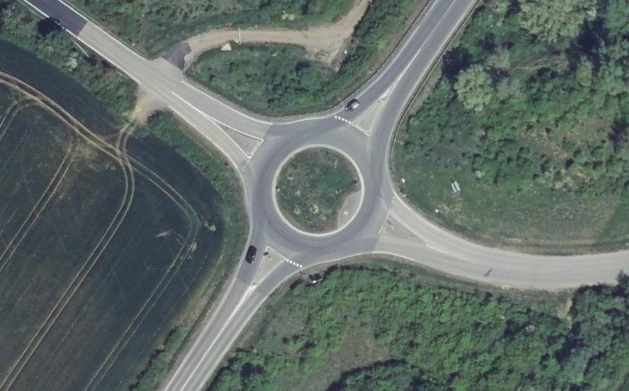Vue aérienne du Rond-point anonyme n°444061550
