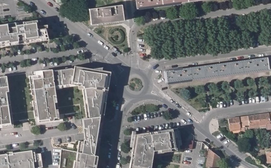 Vue aérienne du Rond-point anonyme n°444202271