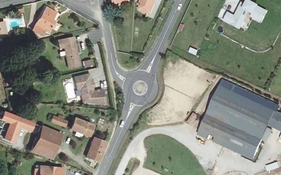 Vue aérienne du Rond-point anonyme n°44427104