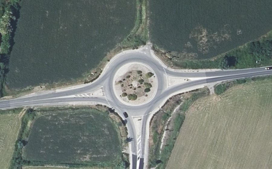 Vue aérienne du Rond-point anonyme n°444422358