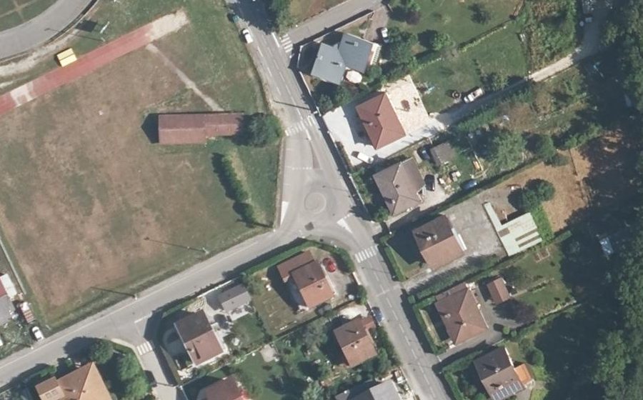Vue aérienne du Rond-point anonyme n°44446021