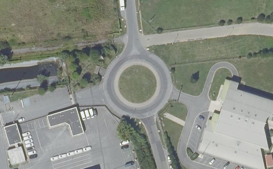 Vue aérienne du Rond-point anonyme n°44446023