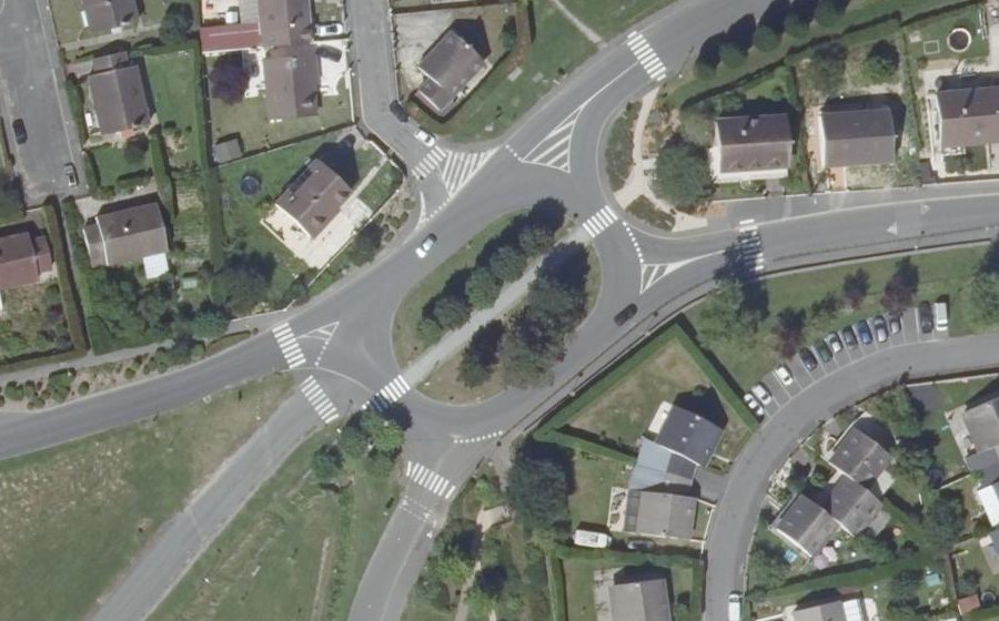 Vue aérienne du Rond-point anonyme n°44446060