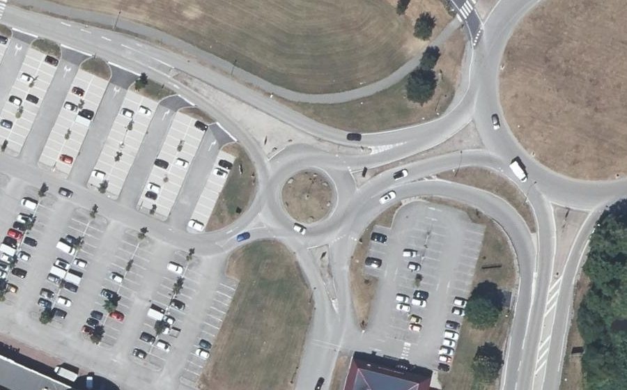 Vue aérienne du Rond-point anonyme n°44446700