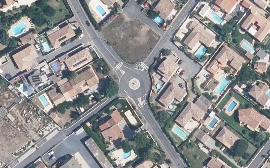 Vue aérienne du Rond-point anonyme n°444605797