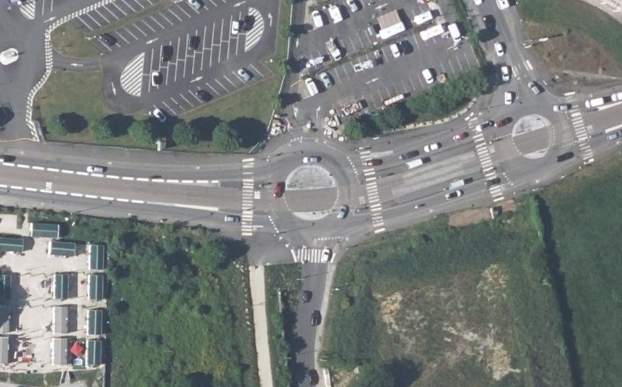 Vue aérienne du Rond-point anonyme n°444872117