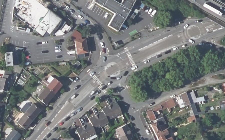 Vue aérienne du Rond-point anonyme n°444872118