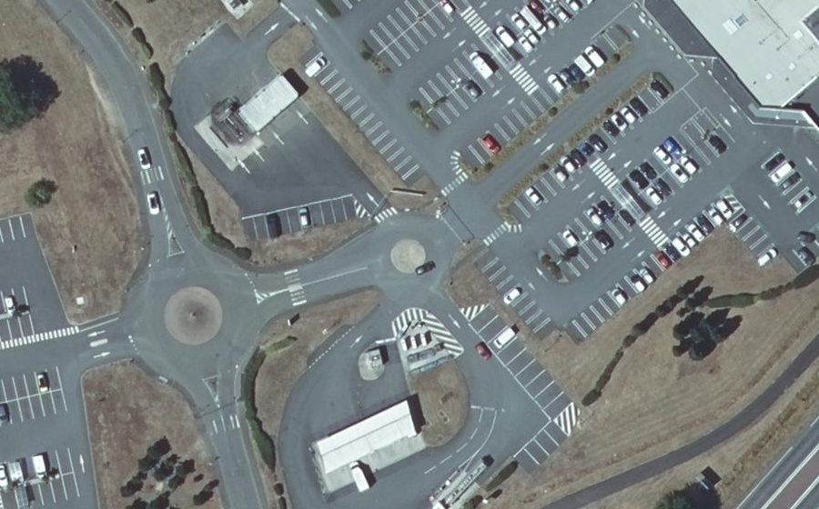 Vue aérienne du Rond-point anonyme n°445009644