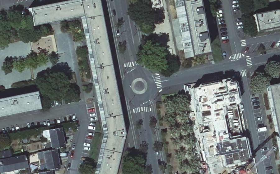 Vue aérienne du Rond-point anonyme n°445009663