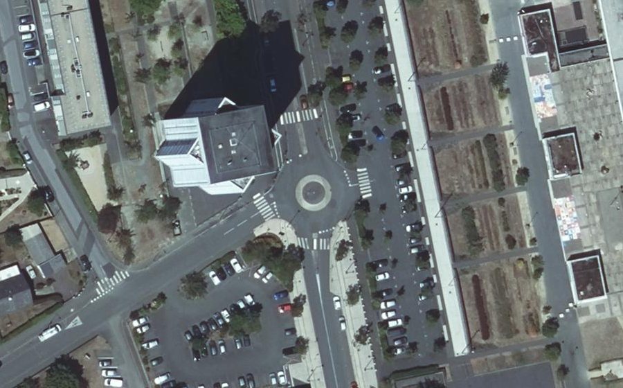 Vue aérienne du Rond-point anonyme n°445009664