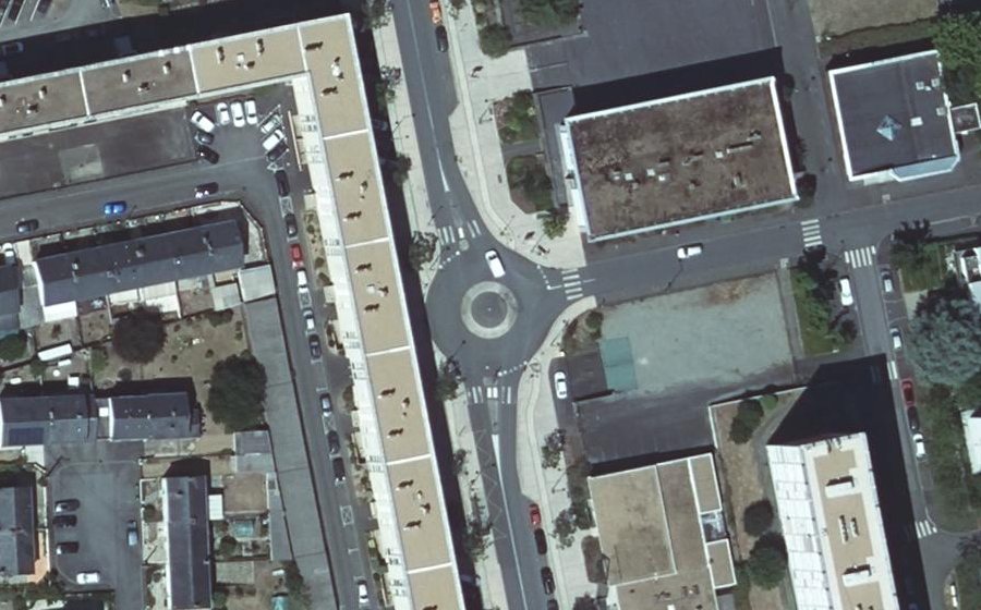 Vue aérienne du Rond-point anonyme n°445042041