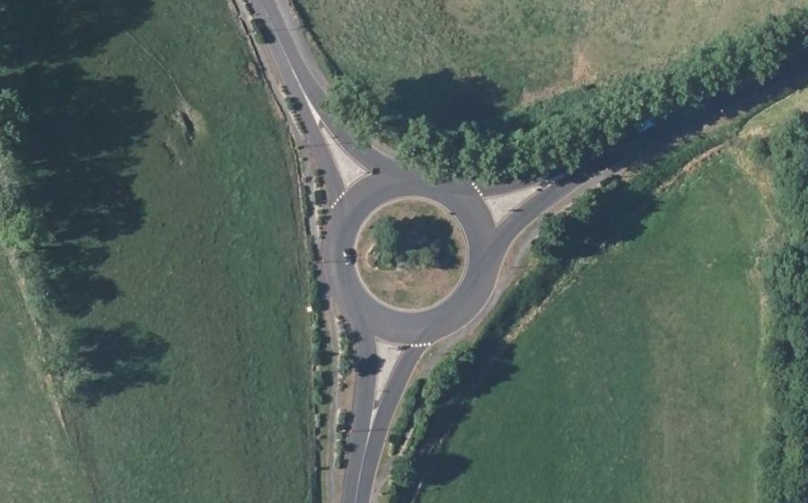 Vue aérienne du Rond-point anonyme n°44507406