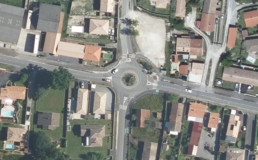 Vue aérienne du Rond-point anonyme n°44536512