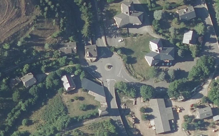 Vue aérienne du Rond-point anonyme n°44572211