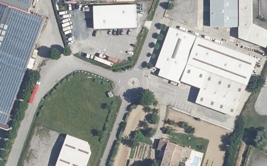 Vue aérienne du Rond-point anonyme n°445745428