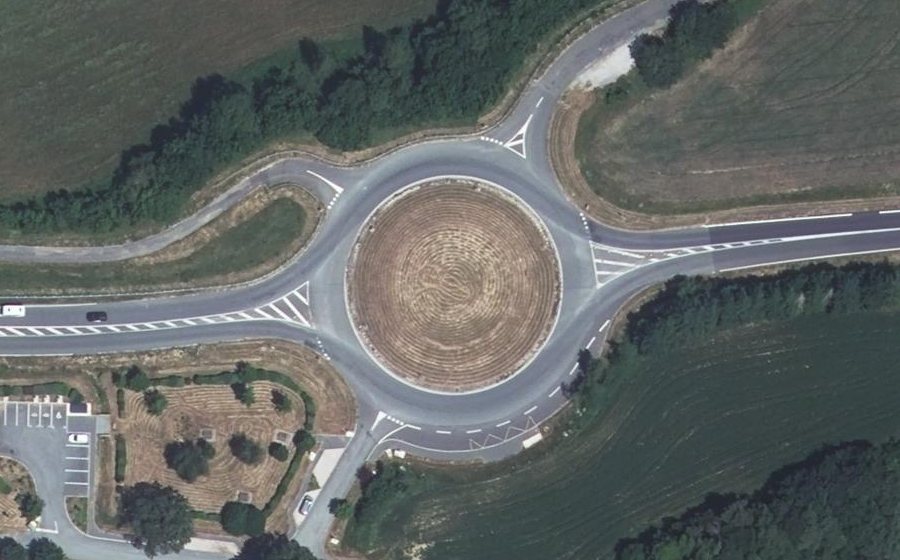 Vue aérienne du Rond-point anonyme n°44593177
