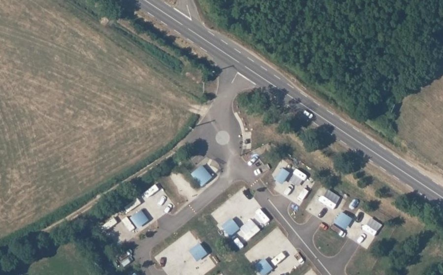 Vue aérienne du Rond-point anonyme n°446133693