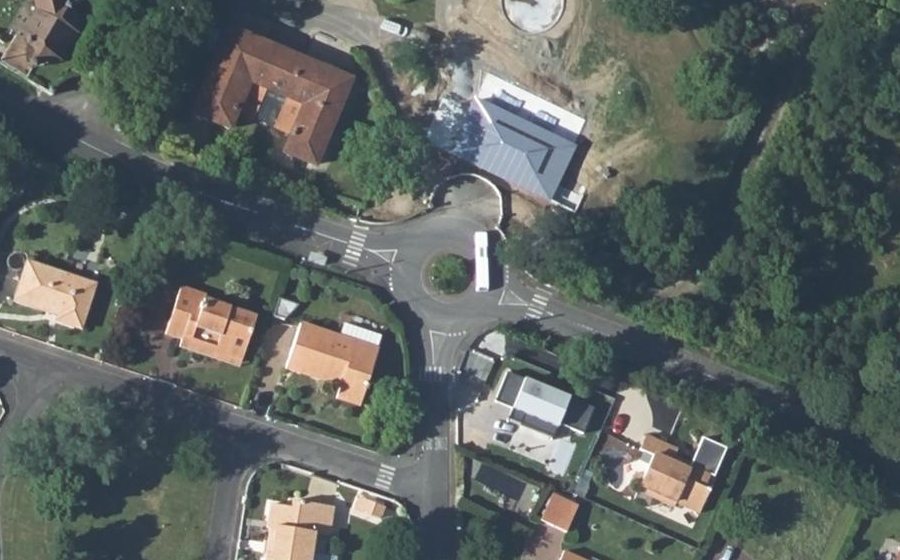Vue aérienne du Rond-point anonyme n°44617564