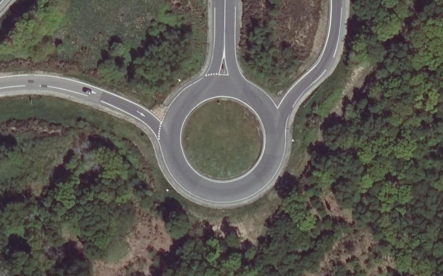 Vue aérienne du Rond-point anonyme n°44645528