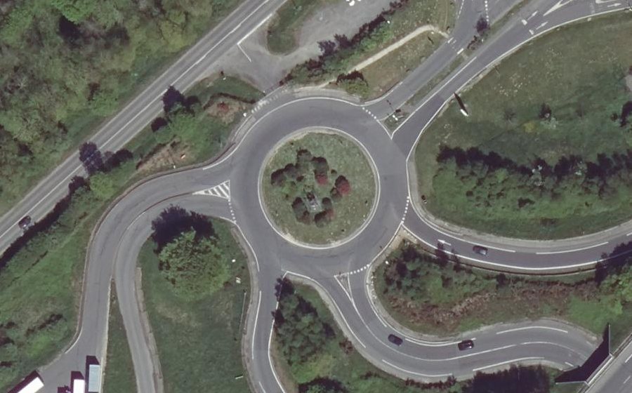 Vue aérienne du Rond-point anonyme n°44645531