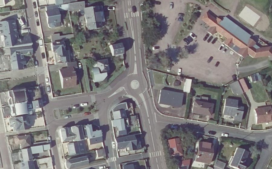 Vue aérienne du Rond-point anonyme n°44646563