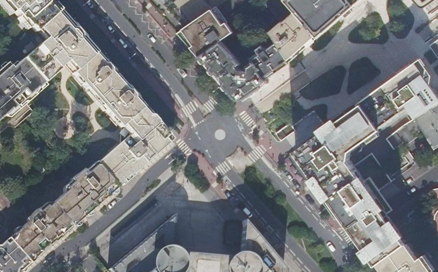 Vue aérienne du Rond-point anonyme n°44649403