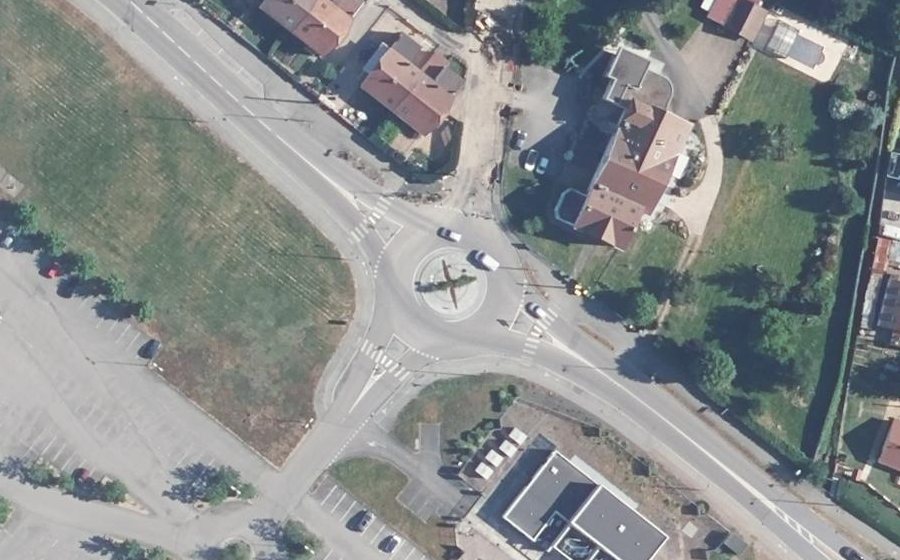 Vue aérienne du Rond-point anonyme n°44690008
