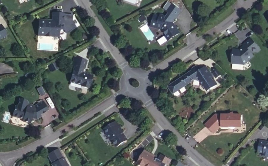 Vue aérienne du Rond-point anonyme n°44700112