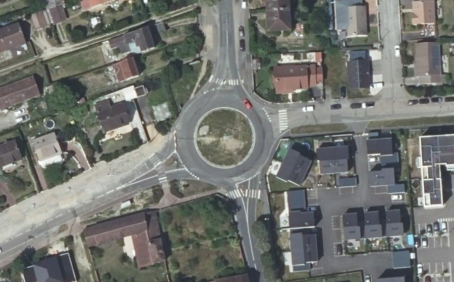 Vue aérienne du Rond-point anonyme n°44700643