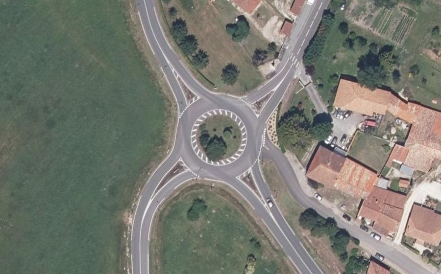 Vue aérienne du Rond-point anonyme n°44702512
