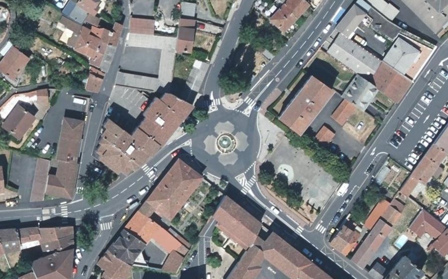Vue aérienne du Rond-point anonyme n°44707663