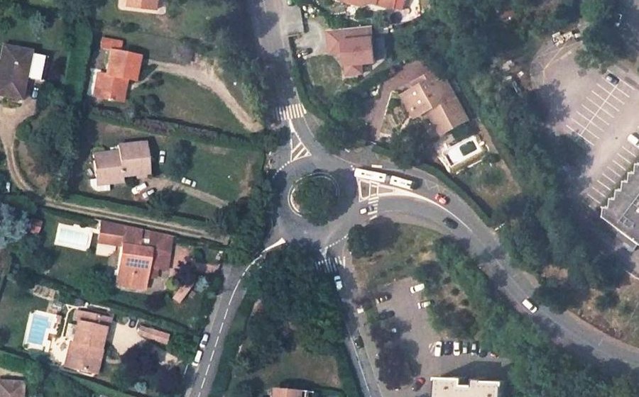 Vue aérienne du Rond-point anonyme n°44716178