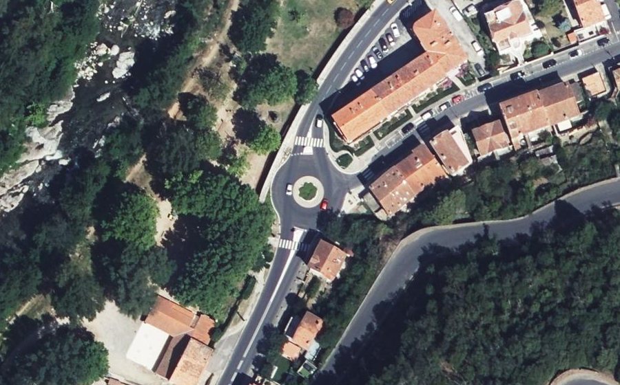 Vue aérienne du Rond-point anonyme n°44721577