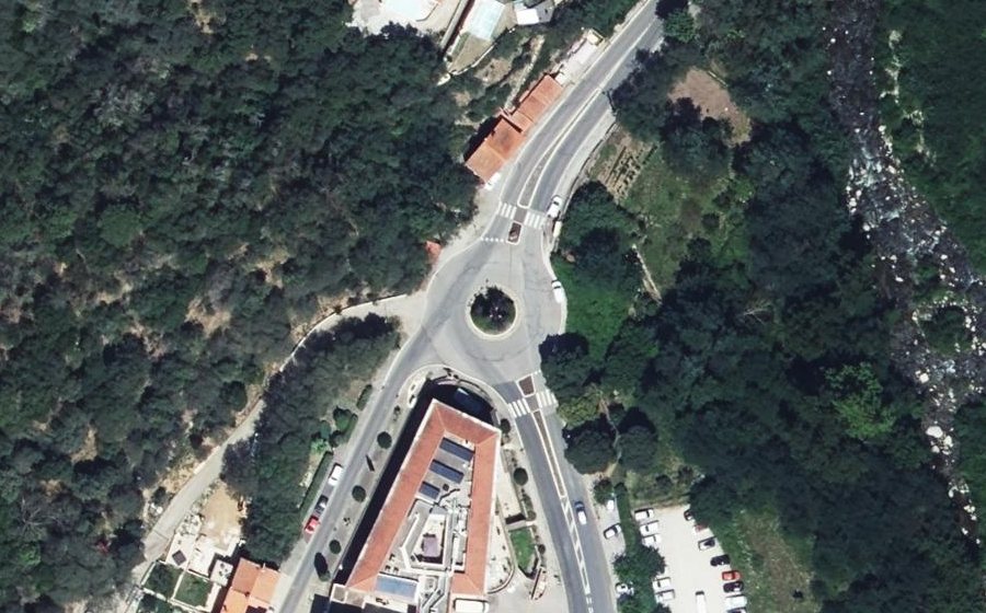 Vue aérienne du Rond-point anonyme n°44721580