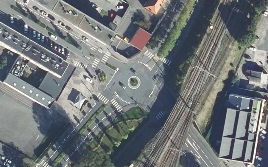 Vue aérienne du Rond-point anonyme n°447306829