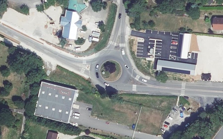 Vue aérienne du Rond-point anonyme n°44734257